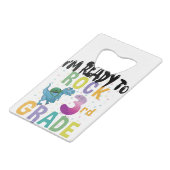 新学期3年生のディーノをつぶす準備ができている クレジットカード栓抜き (正面アングル)