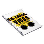 新学期8年生の雰囲気満載のTシャツ 初日 子供 ノートブック (右側)