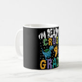 新学期9年生のディノをつぶす準備ができている コーヒーマグカップ (正面左)