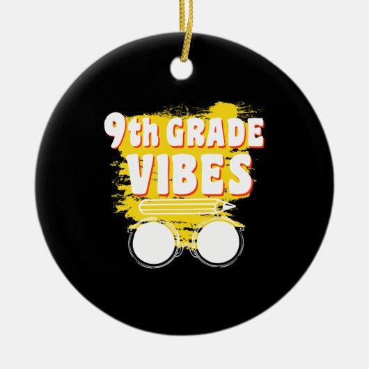 新学期9年生バイブスシャツ初日キッド セラミックオーナメント (正面)