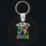 新学期I'M Ready To Rock 7Grade Dino キーホルダー<br><div class="desc">新学期I'm Ready To Rock 7th Grade Dino 7th,グレード,ギフト,アイディア, 新学期, 2021,学校の初日,ギフトアイディア, 7th, grader, student, 7年生,恐竜,学校,先生,グレード,7年生先生,学生,教え7年生,7年生の分隊,子供,ギフト</div>