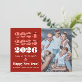 新年おもしろい3回目のチャーム赤モダン写真 シーズンカード (スタンド正面)