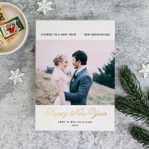 新年と新しいスタートを祝う 新婚カップル 箔シーズンカード