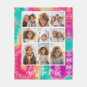 新年のタイダイティール（緑がかった色）70sのVibeへの応援 フリースブランケット (正面)