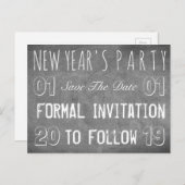 新年のパーティー日付を保存Chalkboardスタイル 案内ポストカード (正面/裏面)