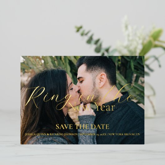 新年のリングや輪結婚式の日付を保存 箔招待状 (立ち正面)