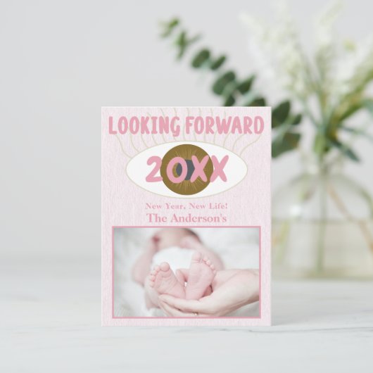 新年を楽しみに家族のお祝いピンク シーズンカード (スタンド正面)