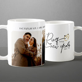 新年ミニマル婚約のリングや輪 コーヒーマグカップ