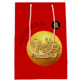 新年中国のレッドゴールデンドラゴン2024 MGB ミディアムペーパーバッグ (裏面)