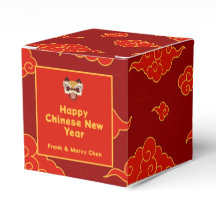 新年中国の赤めでたい雲のお願いボックス