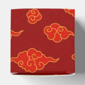 新年中国の赤めでたい雲のお願いボックス フェイバーボックス (上部)