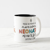 新生児おもしろいナースの高素晴らしさ ツートーンマグカップ (正面右)