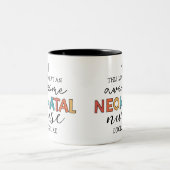 新生児おもしろいナースの高素晴らしさ ツートーンマグカップ (中央)