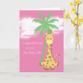 新生児の女の子のお祝いのピンクのキリン カード (黄色い花)