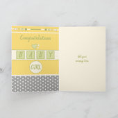 新生児イエローグリーングレーと名前の歓迎 カード (内部)