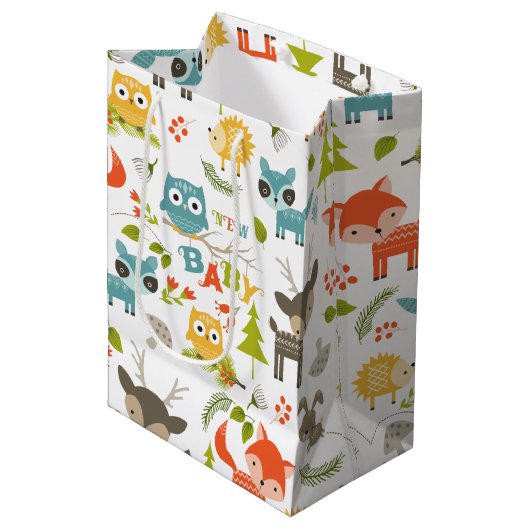 新生児タイポグラフィと可愛い木動物 ミディアムペーパーバッグ (正面アングル)