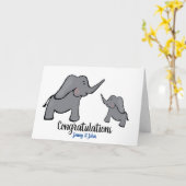 新生児パーソナライズされたゾウの母と息子 カード (黄色い花)