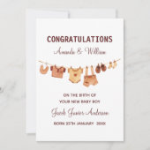 新生児赤ちゃん服おめでとうパーソナライズされた カード (正面)