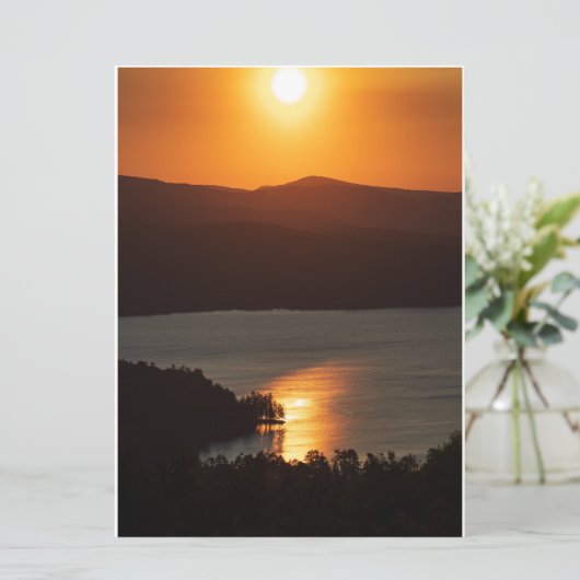 新発見された湖の日没の反射 (スタンド正面)