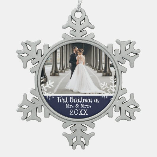 新着第1回クリスマスフォトネイビーブルースノーフレーク スノーフレークピューターオーナメント (正面)