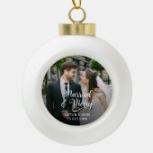 新結婚したメリー婚の初めてのクリスマス写真 セラミックボールオーナメント (正面)