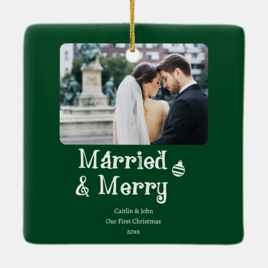 新結婚したメリー婚1stクリスマスグリーン写真 セラミックオーナメント (裏面)