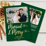 新結婚したメリー婚1stクリスマスフォトグリーン 箔シーズンカード<br><div class="desc">そし結婚したてメリー、私たちの初めてのクリスマスの2枚のフォイルのグリーティングカードは、新しい夫婦の初めてのクリスマスに完璧な方法でありま祝すモダン。ハートとクラシックのホリデーカラーと清潔でフォントと共に、背中にメッセージを。"とよくはしゃぐ"のメメリーッセージは、一緒に彼らの最初の休暇のシーズンに思い祝を持って感傷的な方法である。このカードはピローや結婚したオーナメントなどメリーのコレクションやコレクションの一部である！私のすべてのデザインはZazzleの任意の製品に転送でき運る。特別なカスタムデザインのリクエストや問い合わせについては、メッセージを送信する。注文に関するお問い合わせ、返品、交換は、Zazzleカスタマ連絡ーサポートチーム(https://www.zazzle.com/about/ask)までお問い合わせください。ありがとうストップございます！©PoppyMeadowDesigns 2023</div>