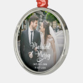 新結婚したメリー婚1stクリスマスフォトラウンド メタルオーナメント (左)