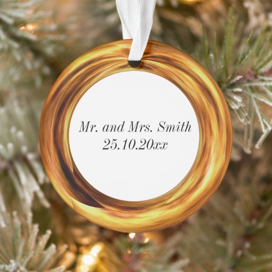 新結婚した夫婦ゴールデンリングと新年セラミ オーナメント (ツリー)