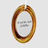 新結婚した夫婦ゴールデンリングと新年セラミ オーナメント (正面)