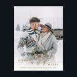 新結婚した婚メリー金ゴールドHoliday Photo ポストカード<br><div class="desc">家族祝や友結婚した人と一緒に初のクリスマスを過ごす。このデザインの高度なカスタマイズを行うクリックにはカスタマイズ、「More」リンクをクリックしてフォント、サイズ、色などを変更する。</div>
