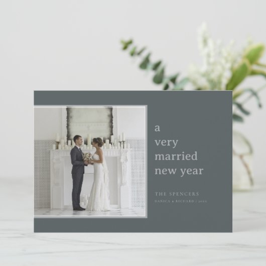 新結婚した年のセージ | エレガントなウェディングホリデー シーズンカード (スタンド正面)