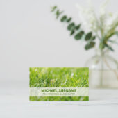 新緑の芝生の草刈りサービスのランドスキャパーの写真 名刺 (スタンド正面)