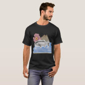 新聞の魚の植物画コラージュ Tシャツ (正面フル)