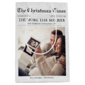 新聞より多くのメリーベビークリスマス ミディアムペーパーバッグ (正面)