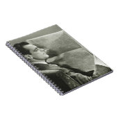 新聞を読んでいるビジネスマン ノートブック (右側)