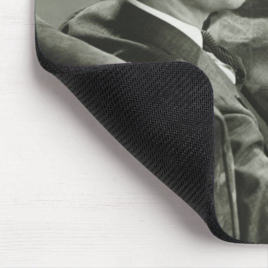 新聞を読んでいるビジネスマン マウスパッド (コーナー)