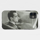 新聞を読んでいるビジネスマン Case-Mate iPhoneケース (裏面(横))