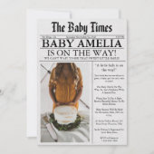 新聞スタイルのユニークで楽しい写真が美しいベビーシャワーのお知らせ 招待状 (正面)