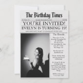 新聞スタイルのユニークで楽しい写真 19歳の誕生日パーティー 招待状 (正面)