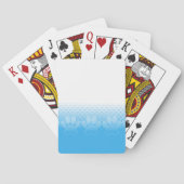 新聞印刷の背景を持つ青と白の手 トランプ (裏面)