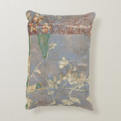 新聞用紙の背景に白い花 アクセントクッション (裏面(縦))