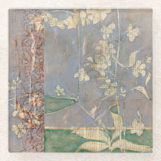 新聞用紙の背景に白い花 ガラスコースター (正面)