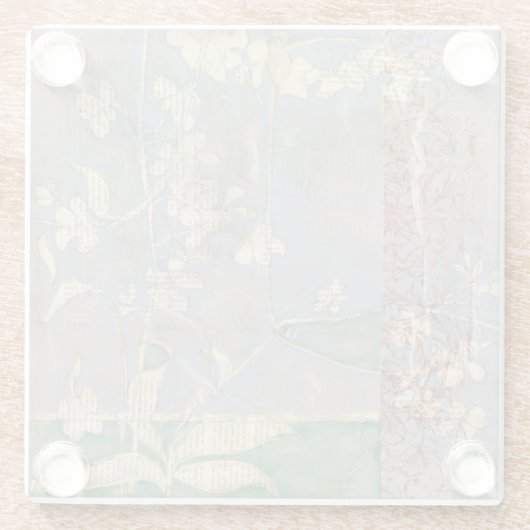 新聞用紙の背景に白い花 ガラスコースター (裏面)