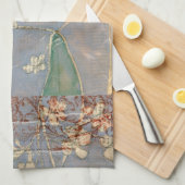 新聞用紙の背景に白い花 キッチンタオル (四つ折り)