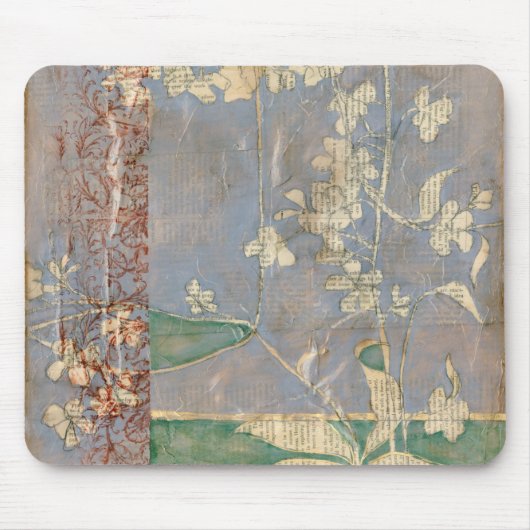 新聞用紙の背景に白い花 マウスパッド (正面)