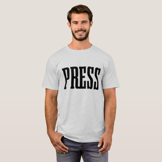 新聞記者ジャーノス・ニュース・クルーの両面を報道 Tシャツ (正面フル)