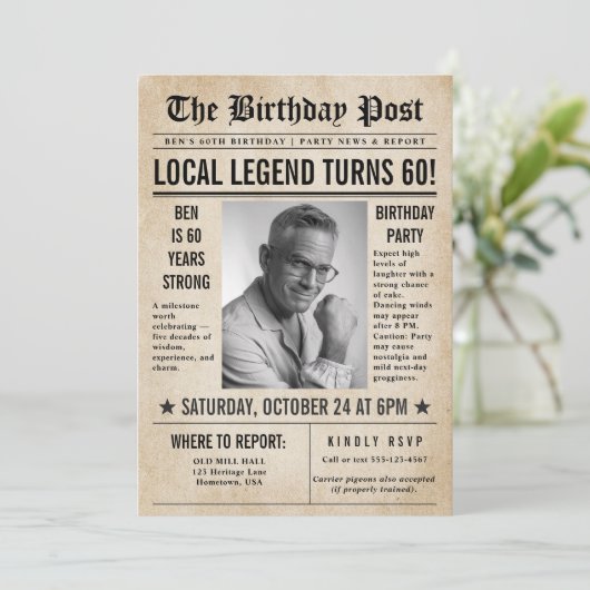 新聞誕生日ニューおもしろいスユーモアのあるメンズ60th 招待状 (スタンド正面)