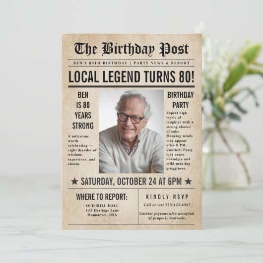 新聞誕生日ニューおもしろいスユーモアのあるメンズ80th 招待状 (スタンド正面)