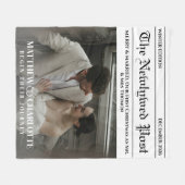 新聞風メリー&マリッジ写真 フリースブランケット (正面(横))